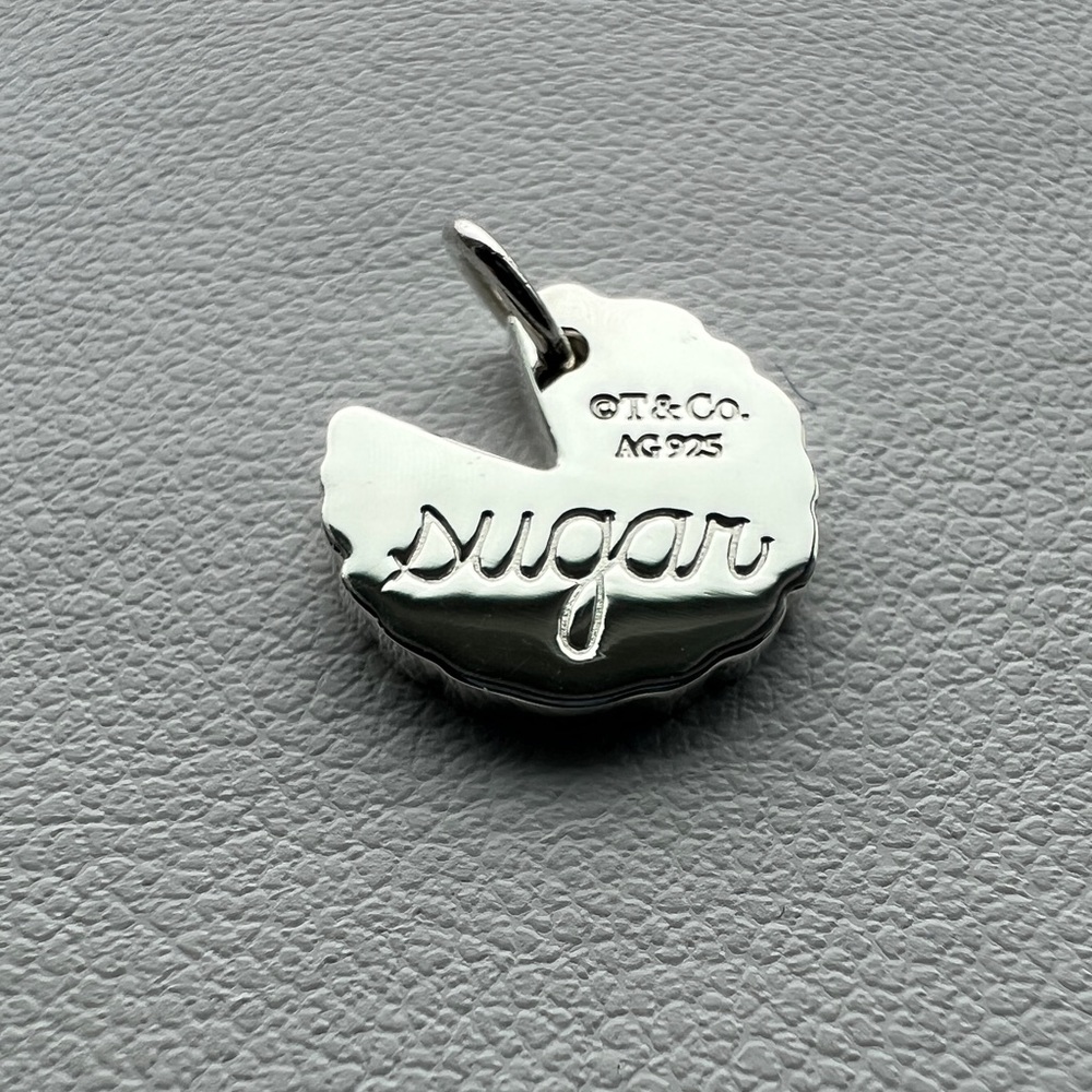 Sugar pie charm‎